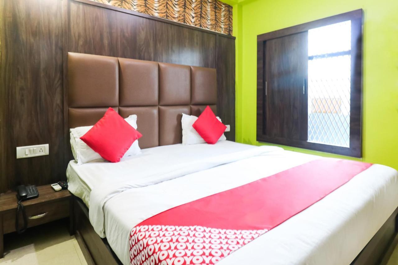 Oyo 6908 Hotel Royal City Āzamgarh Exterior foto